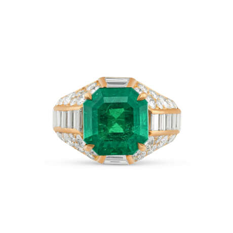 EMERALD AND DIAMOND 'TROMBINO' RING MOUNTED BY BULGARI - photo 3