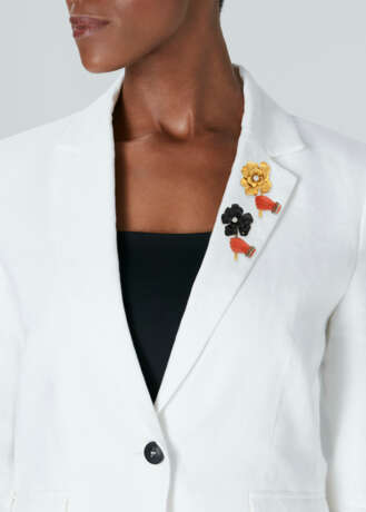 CARTIER PAIR OF CORAL, ENAMEL AND DIAMOND 'ROSE À LA MAIN' CLIP-BROOCHES - photo 2