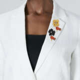 CARTIER PAIR OF CORAL, ENAMEL AND DIAMOND 'ROSE À LA MAIN' CLIP-BROOCHES - photo 2