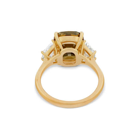 COLOURED DIAMOND AND DIAMOND RING - photo 4