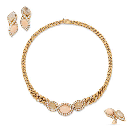 BULGARI SUITE OF CORAL, QUARTZ AND DIAMOND JEWELLERY - photo 1