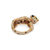 CARTIER DIAMOND, ONYX AND EMERALD 'PANTHÈRE' RING - photo 4