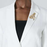 CARTIER DIAMOND, ONYX AND EMERALD 'PANTHÈRE' CLIP-BROOCH - photo 2