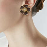 VAN CLEEF & ARPELS WOOD AND DIAMOND 'CLÉMATITE' EARRINGS - photo 2