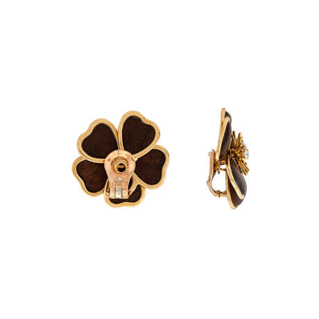 VAN CLEEF & ARPELS WOOD AND DIAMOND 'CLÉMATITE' EARRINGS - photo 3