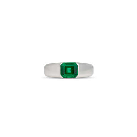 CARTIER EMERALD AND DIAMOND RING - photo 3