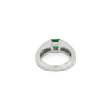 CARTIER EMERALD AND DIAMOND RING - photo 4