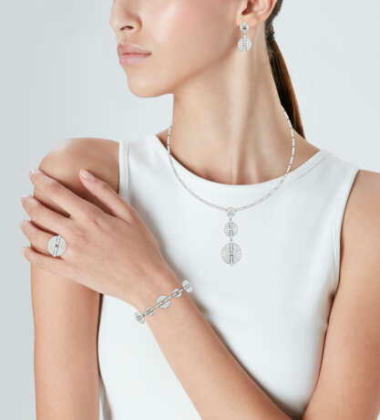 CARTIER SUITE OF DIAMOND 'HIMALIA' JEWELLERY - photo 2