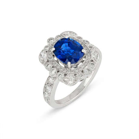 SAPPHIRE AND DIAMOND RING - photo 1