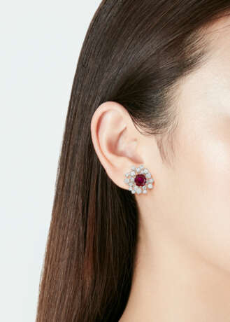 RUBY AND DIAMOND EARRINGS - Foto 2