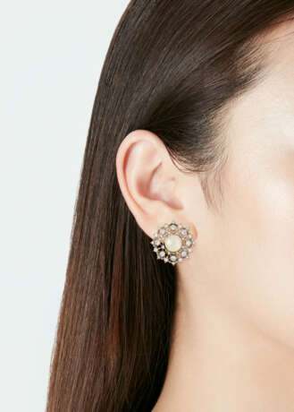 GIANMARIA BUCCELLATI CULTURED PEARL AND DIAMOND EARRINGS - photo 2