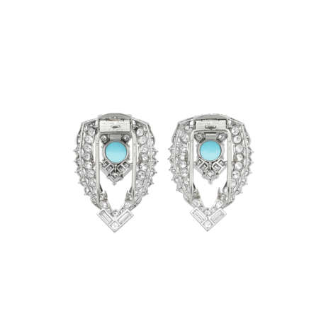 MID-20TH CENTURY PAIR OF TURQUOISE AND DIAMOND CLIP-BROOCHES MOUNTED BY CARTIER - photo 3