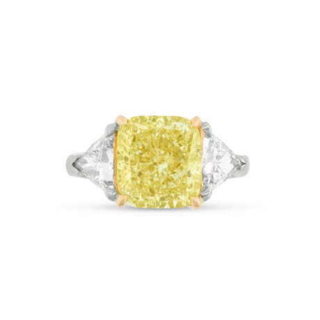 COLOURED DIAMOND AND DIAMOND RING - photo 3