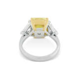 COLOURED DIAMOND AND DIAMOND RING - photo 4
