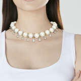 ROGER DOYLE CULTURED PEARL, DIAMOND AND ENAMEL NECKLACE - Foto 2
