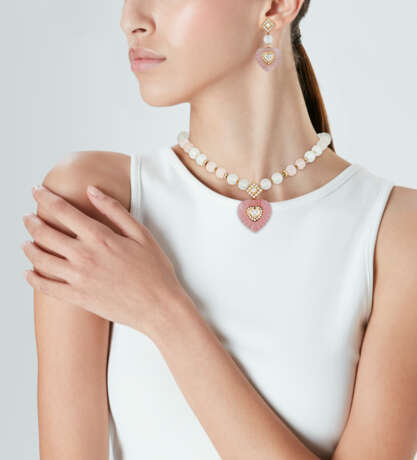 BOUCHERON SET OF DIAMOND, ROSE QUARTZ AND ROCK CRYSTAL JEWELLERY - photo 2