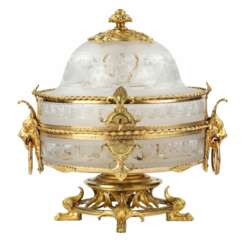 Bar &agrave; liqueur en verre et bronze dor&eacute; d`&eacute;poque Belle &Eacute;poque. Baccara. France. 19&egrave;me si&egrave;cle. 