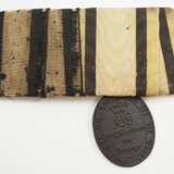 Kirchenstock Ostpreussen: Ordenschnalle eines Nicht-Kombattanten der Befreiungskriege mit dem Eisernen Kreuz für 1813 am weiß-schwarzen Bande. - photo 1