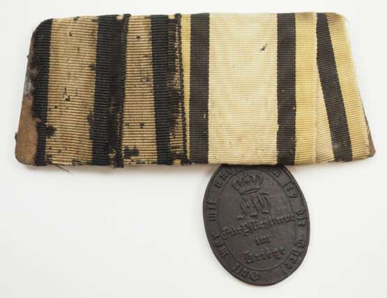 Kirchenstock Ostpreussen: Ordenschnalle eines Nicht-Kombattanten der Befreiungskriege mit dem Eisernen Kreuz für 1813 am weiß-schwarzen Bande. - photo 1