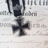 Preussen: Eisernes Kreuz, 1870, 2. Klasse mit Eichenbruch "25", Prinzengröße, mit Urkunde für einen Premier-Lieutenant im 2. Garde-Dragoner-Regiment, komm. als Ordonanz-Offizier beim Ober-Kommando der II. Armee… - photo 1