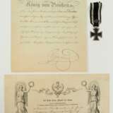 Preussen: Eisernes Kreuz, 1870, 2. Klasse mit Eichenbruch "25", Prinzengröße, mit Urkunde für einen Premier-Lieutenant im 2. Garde-Dragoner-Regiment, komm. als Ordonanz-Offizier beim Ober-Kommando der II. Armee… - photo 2
