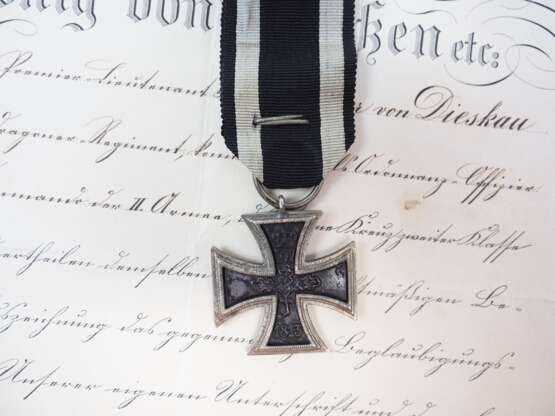 Preussen: Eisernes Kreuz, 1870, 2. Klasse mit Eichenbruch "25", Prinzengröße, mit Urkunde für einen Premier-Lieutenant im 2. Garde-Dragoner-Regiment, komm. als Ordonanz-Offizier beim Ober-Kommando der II. Armee… - photo 6