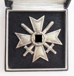 Kriegsverdienstkreuz, 1. Klasse mit Schwertern - 84, im Etui.