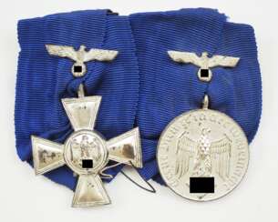 Wehrmacht Dienstauszeichnung für 18 und 4 Jahre, mit Hoheitsabzeichen für Heer und Marine.