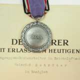 Luftschutz-Ehrenzeichen, 2. Stufe, mit Urkunde für einen Ortsrgruppen-Baubearbeiter im Reichsluftschutzbund in Ennigloh. - фото 2