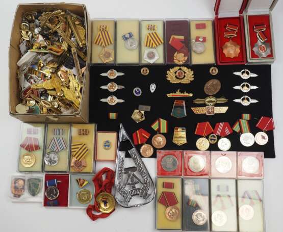 DDR: Sammlung Auszeichnungen. - photo 1