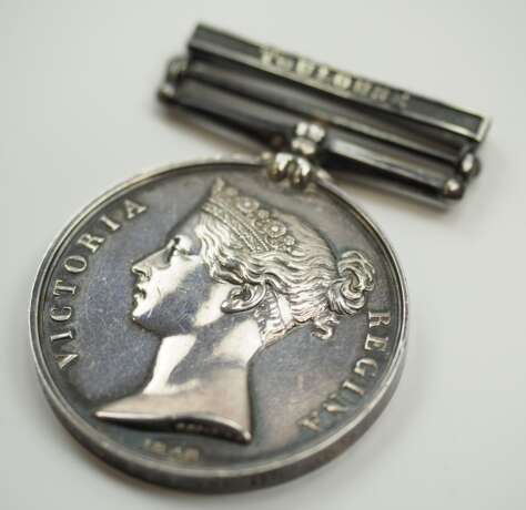 Großbritannien: Miliary General Service Medal (1847), mit der Gefechtsspange TOULOUSE für einen Leutnant des 3. Garde-Dragoner-Regiment. - photo 2