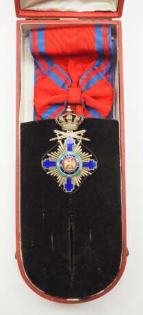 Rumänien: Orden des Stern von Rumänien, 1. Modell (1864-1932), Großkreuz Kleinod mit Schwertern am Ring, im Etui. - Foto 1
