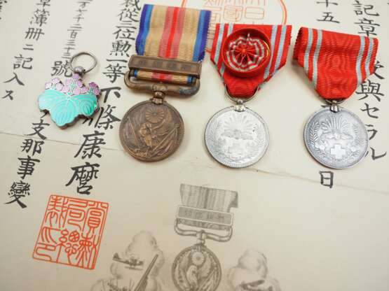 Japan: Nachlass eines Rot-Kreuz-Angehörigen und Veteranen des Japanisch-Chinesischen Krieges. - photo 2