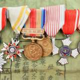 Japan: Ordenschnalle mit 6 Auszeichnungen. - photo 1