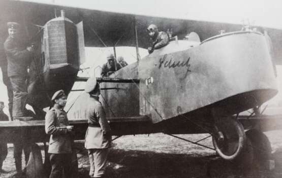 Preussen: Urkundengruppe eines Hauptmann und Staffelführer beim Kampfgeschwader No 1 / Führer der Kampfstaffel 5. - photo 9