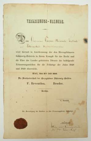 Schleswig-Holstein: Erinnerungskreuz für die schleswig-holsteinische Armee 1848/49 Urkunde für einen Gefreiten aus Pellingstedt. - фото 1