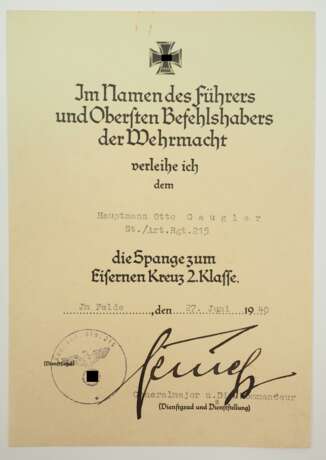 Wiederholungsspange 1939, zum Eisernen Kreuz 2. Klasse Urkunde für einen Hauptmann im St./ Art.Rgt. 215. - фото 1