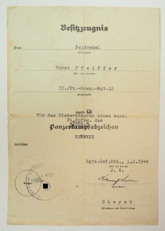 Sonderabzeichen für das Niederkämpfen von Panzerkampfwagen Urkunde für einen Feldwebel der II./ Pz.-Gren.-Rgt. 12. - Foto 1