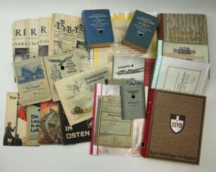 3. Reich: Urkunden und Literatur Lot.