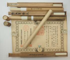 Japan: Orden der aufgehenden Sonne und Orden des heiligen Schatzes Urkunden Sammlung.