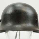 Wehrmacht: Stahlhelm M42 - 1 Emblem. - фото 2