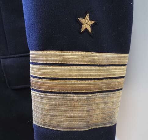 Kriegsmarine: Jackett des Admirals und Flottenchef der Kriegsmarine Günther Lütjens als Konteradmiral. - photo 4