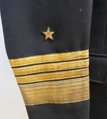 Kriegsmarine: Jackett des Admirals und Flottenchef der Kriegsmarine Günther Lütjens als Konteradmiral. - photo 5