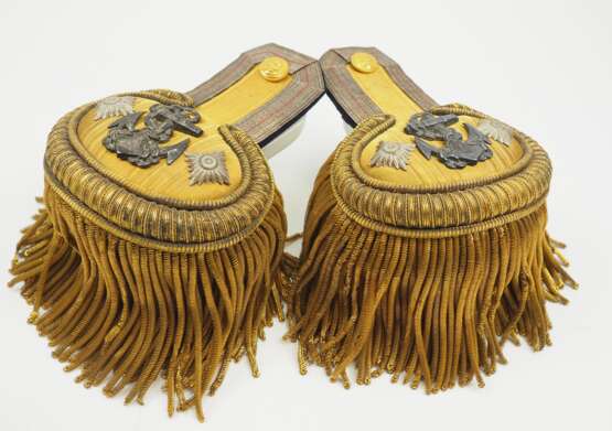Kaiserliche Marine: Paar Epauletten des Admirals Günther Lütjens als Kapitänleutnant. - Foto 1 Kaiserliche Marine: Paar Epauletten des Admirals Günther Lütjens als Kapitänleutnant. - Foto 1
