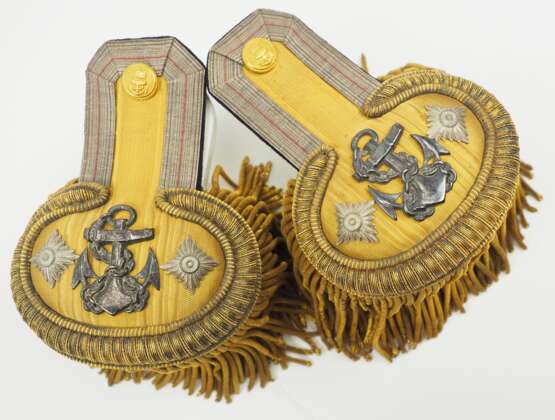 Kaiserliche Marine: Paar Epauletten des Admirals Günther Lütjens als Kapitänleutnant. - Foto 2 Kaiserliche Marine: Paar Epauletten des Admirals Günther Lütjens als Kapitänleutnant. - Foto 2