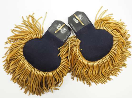 Kaiserliche Marine: Paar Epauletten des Admirals Günther Lütjens als Kapitänleutnant. - Foto 3 Kaiserliche Marine: Paar Epauletten des Admirals Günther Lütjens als Kapitänleutnant. - Foto 3