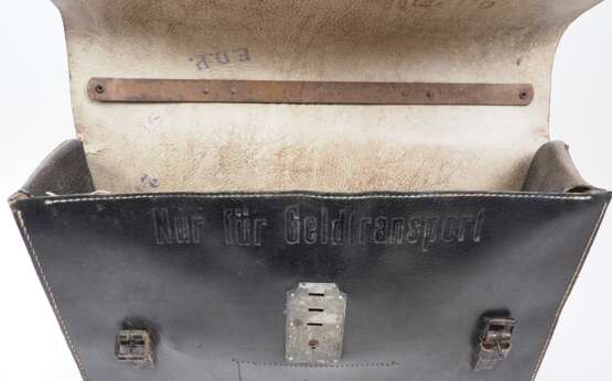 Luftwaffe: Ledertasche - "Nur für den Geldtransport". - фото 2
