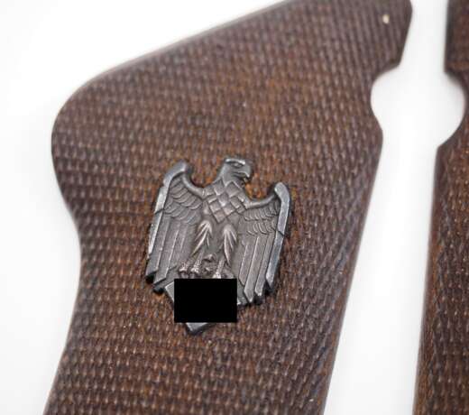 Wehrmacht: Paar Griffschalen zur Pistole 08 mit Heeresadler. - Foto 2