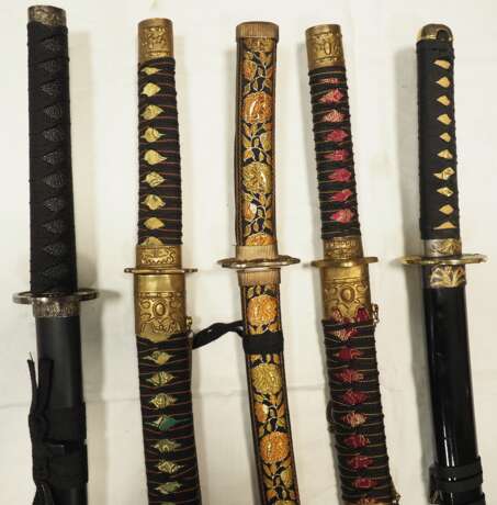 Japan: Katana - 5 Exemplare. - photo 1
