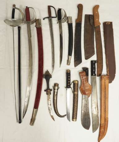 Sammlung Blankwaffen. - photo 2